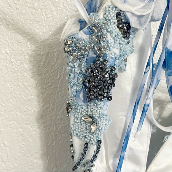 NWT Mac Duggal Floral Lace Up Tie Back Ruffle Shoulder Embellished Gown - Picture 11 of 15